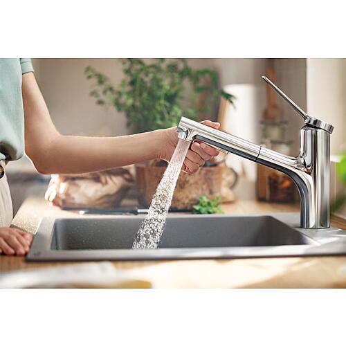 Sink mixer Hansgrohe Zesis 150 M33 with pull-out dish spray Anwendung 2