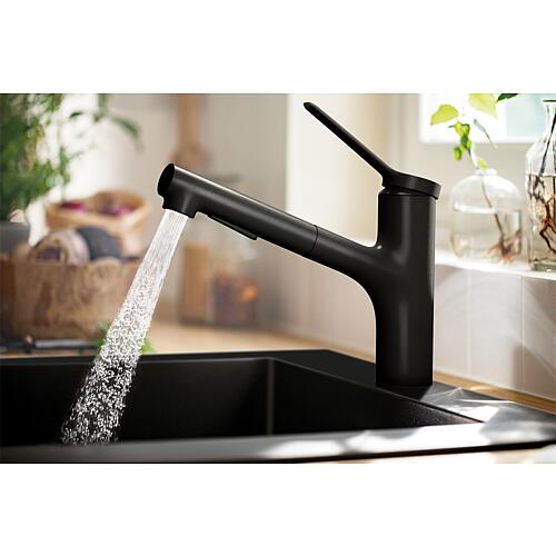Sink mixer Hansgrohe Zesis 150 M33 with pull-out dish spray Anwendung 3