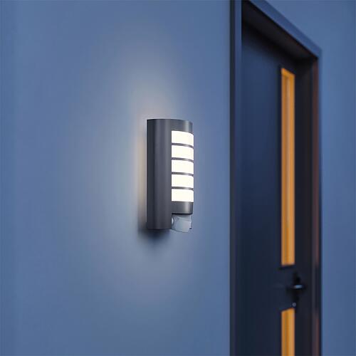 External wall light L 12 S with motion detector Anwendung 2