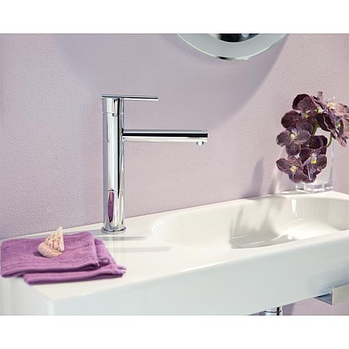 Washbasin mixer Evelia, tall design Anwendung 1