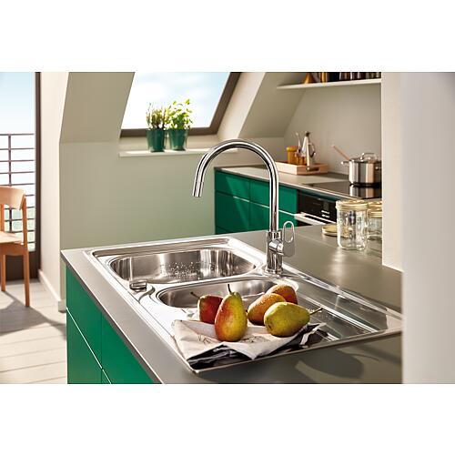 Sink mixer Grohe BauFlow with pull-out spout, side actuation, swivel outlets - GROHE projection 215 mm chrome Anwendung 1