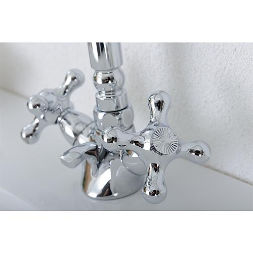 Retro washbasin mixer tap, angular, swivel-mounted Anwendung 2